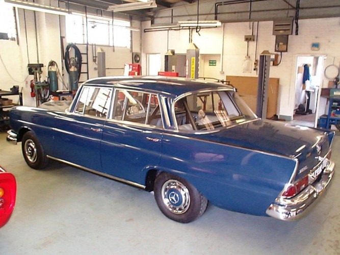 Mercedes 220S with bespoke Safety Devices roll cage