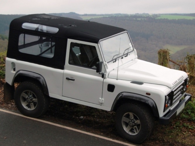 Land Rover Defender 90 Soft Top | Safety Devices – In Automotive Solutions