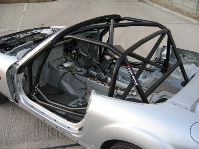 Mazda MX5 Mk3 (NC) 6 Point Bolt-in Roll Cage.