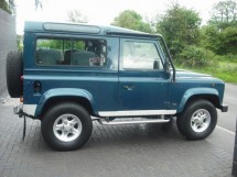 Land Rover Defender 90 Station Wagon without bulkhead Multi Point Bolt-in Roll Cage